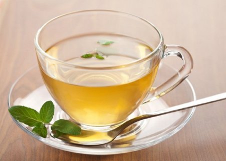 sitruunaista juomaa vihreästä teestä