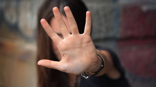 Myrkyllisille aineille altistuminen voi aiheuttaa metallisen maun suuhun.