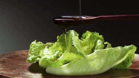 salaatti ja oliiviöljy