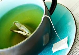 3 painonpudotusta vauhdittavaa juomaa vihreästä teestä