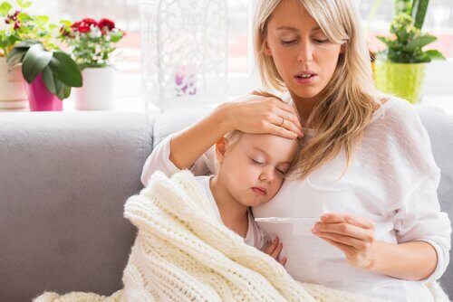 Aivokalvontulehdus aiheuttaa lapsella kuumetta.