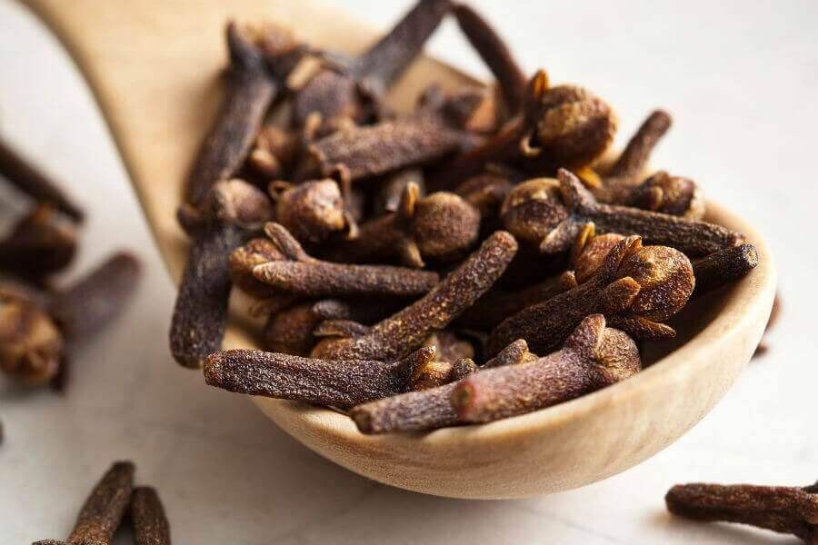 neilikka sopii kipeälle kurkulle