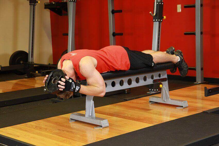 mies tekee niskalihasliikettä