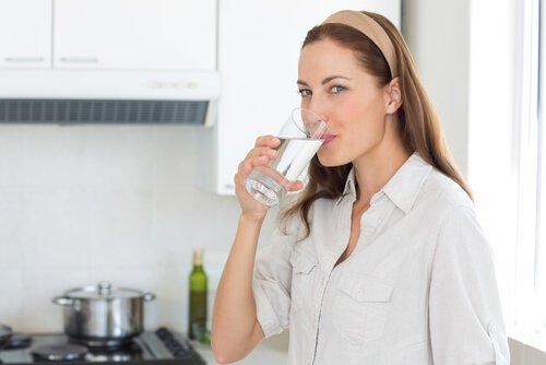 Näin voit parantaa terveyttäsi juomalla enemmän vettä