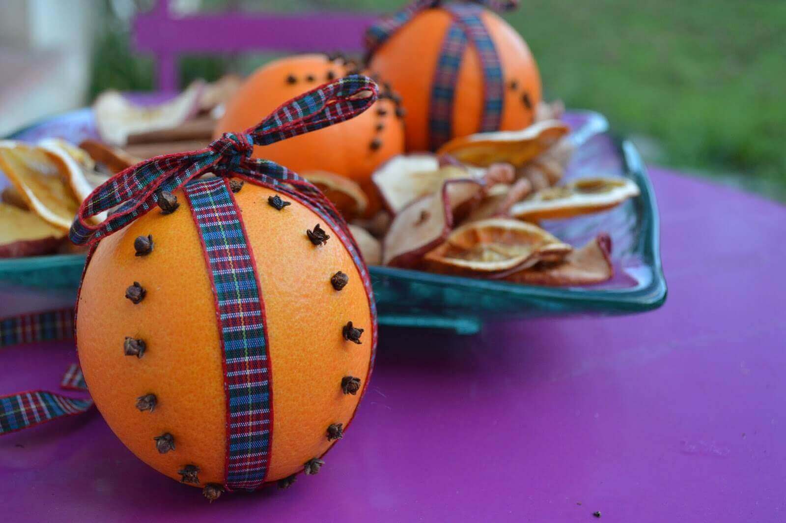 hajusta kotisi appelsiinilla ja neilikoilla