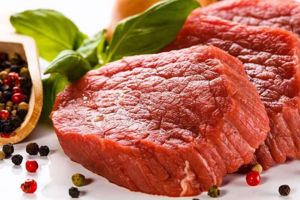 Yksi tapa lisätä rautaa veressä on syödä eläinperäistä lihaa.