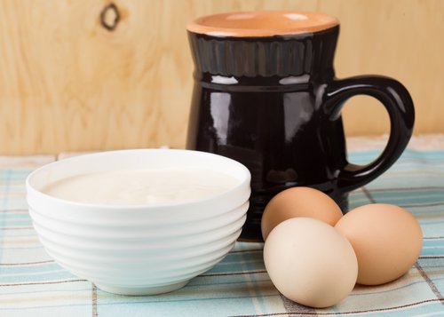 kananmunia ja maitotuotteita närästyksen hoitoon