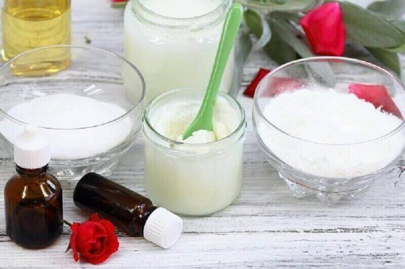 Maidon maitohappo auttaa puhdistamaan ihoa.