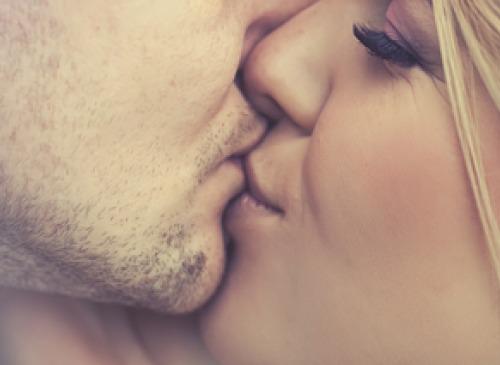 5 yleisintä tartuntatautia jotka tarttuvat suutelun välityksellä