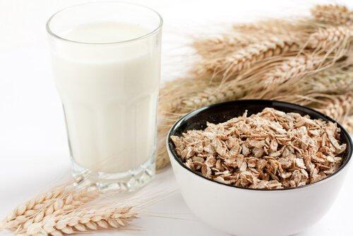 Kaurajuoma auttaa parantamaan ruuansulatusta.