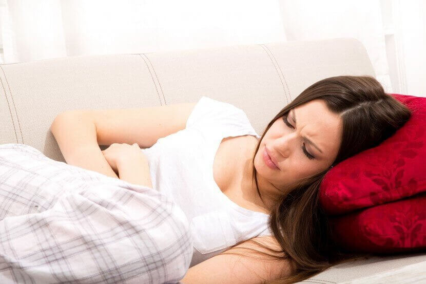 Luontaishoitoja kamomillasta: hoitona kuukautiskipuihin.