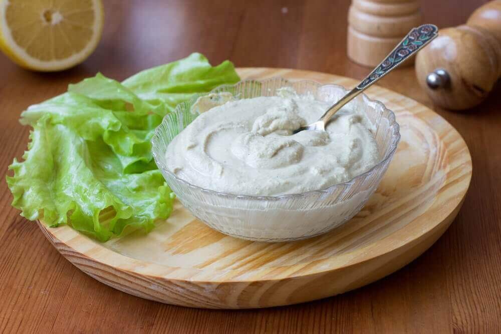 vegaanimajoneesi tai hummus