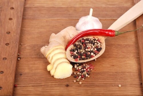 Jotkin mausteet, kuten chili, auttaa nopeuttamaan aineenvaihduntaa.