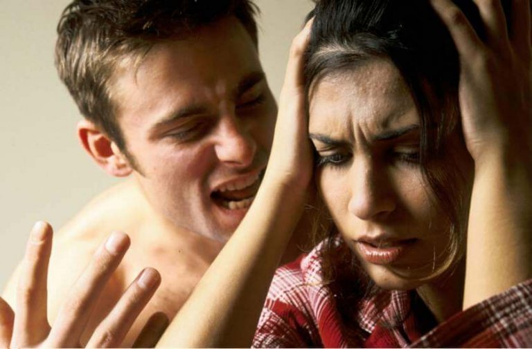 6 merkkiä siitä, että olet verbaalisen väkivallan uhri