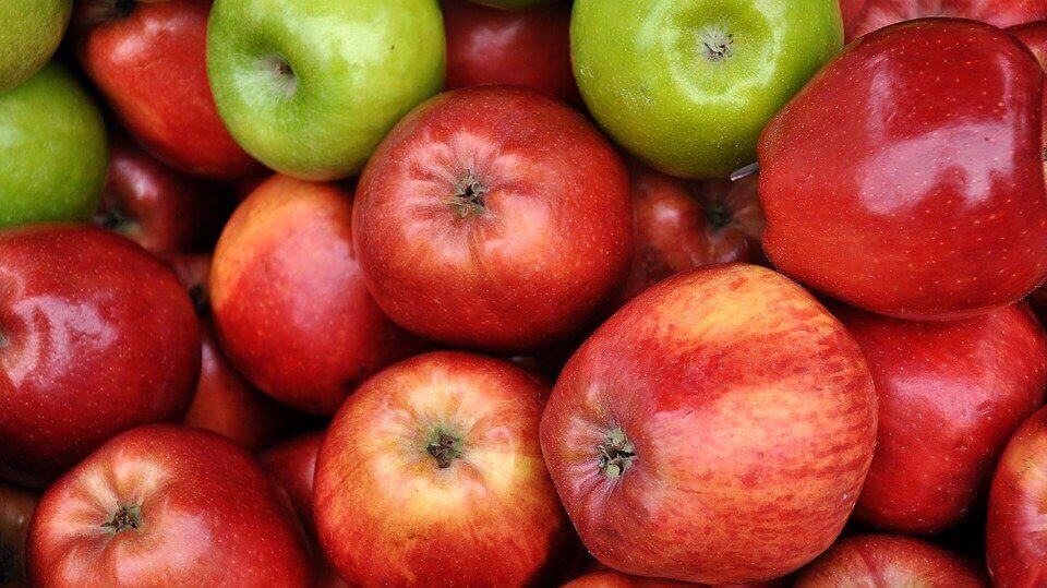 hedelmät auttavat painon pudottamisessa: omenat