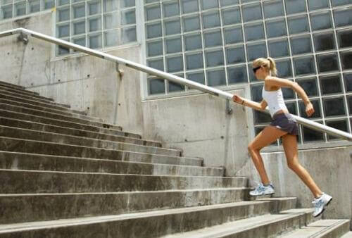 aerobiset harjoitukset: portaiden nousu
