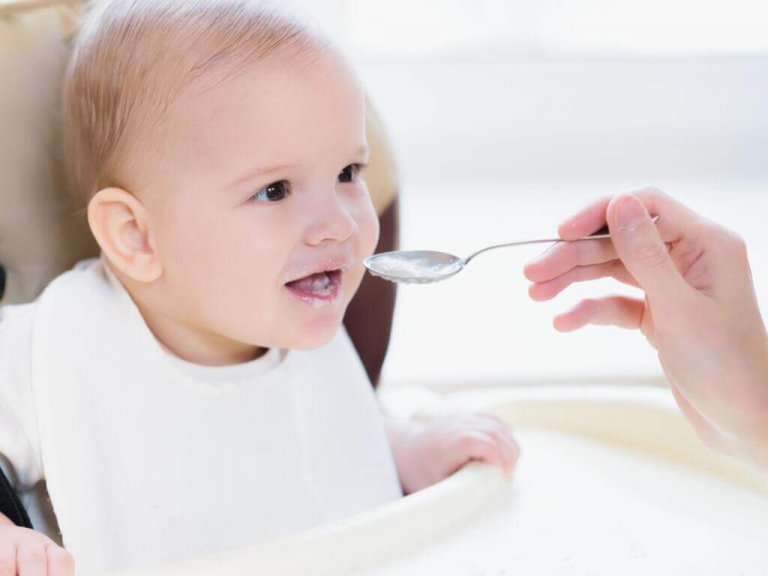 Mitä ruokia ei pitäisi syöttää alle vuoden ikäiselle vauvalle