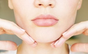 5 kotikonstia kaksoisleuan häivyttämiseen