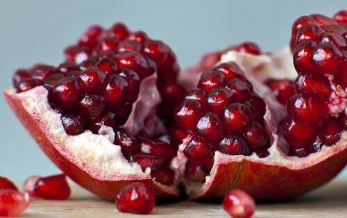 granaattiomena on talviajan ruokaa