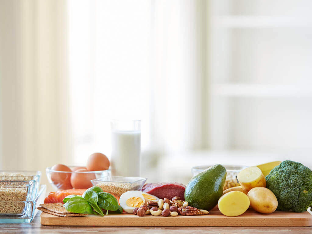 jaksottainen paastoaminen voi auttaa syömään terveellisempää ruokaa