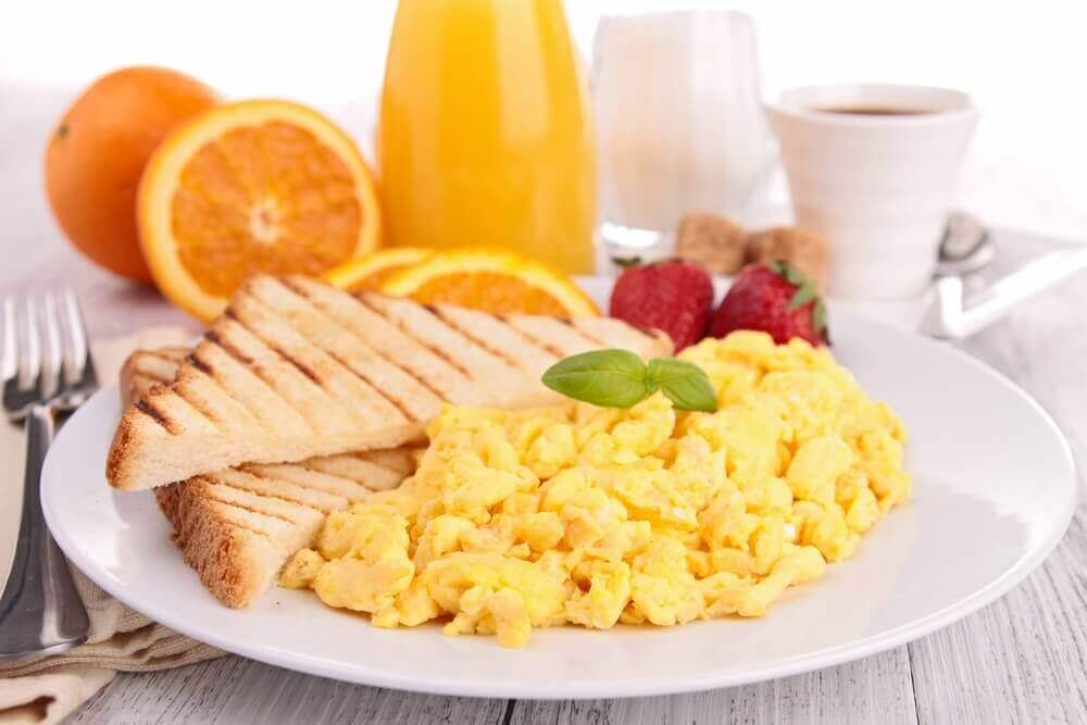 syö ravitsevaa aamupalaa pudottaaksesi painoa
