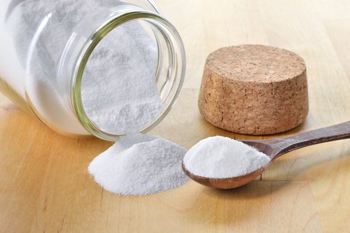 poista deodoranttitahrat ruokasoodalla