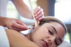 Korvakynttiläterapia: luonnollinen tapa puhdistaa korvat