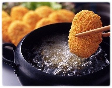 keittobanaanikroketin upottaminen öljyyn