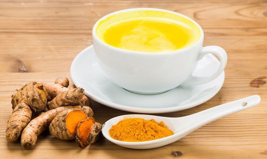 Kokeile hoitokeinoa kurkumasta, se auttaa mm. ruuansulatusvaivoihin.