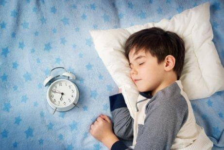 Kun lapsi saa tarpeeksi unta, hänen energiatasonsa ovat kohdillaan.