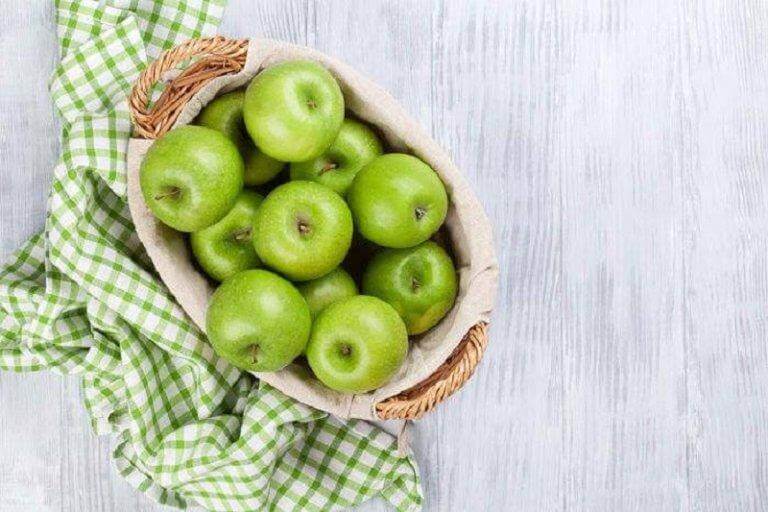 Vihreät omenat sopivat hyvin suolen puhdistukseen.