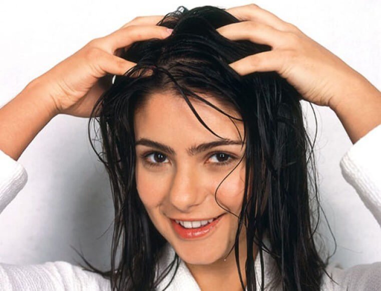 luonnollinen hiustenhoito: pese hiukset oikein