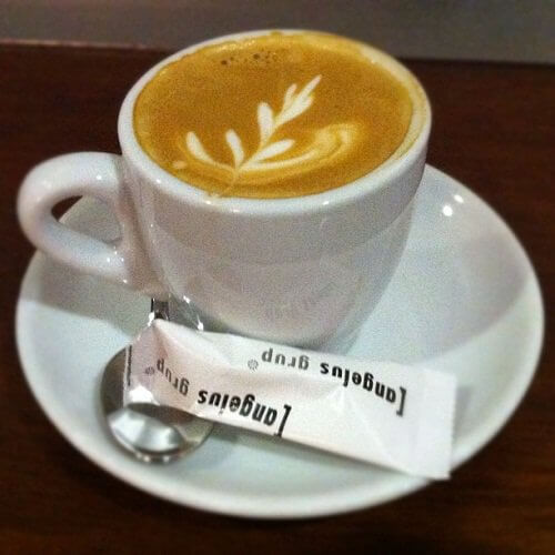 kuvio kahvin pinnalla