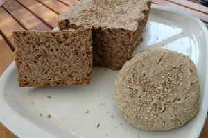Herkullinen gluteeniton leipä tattari- ja riisijauhoista