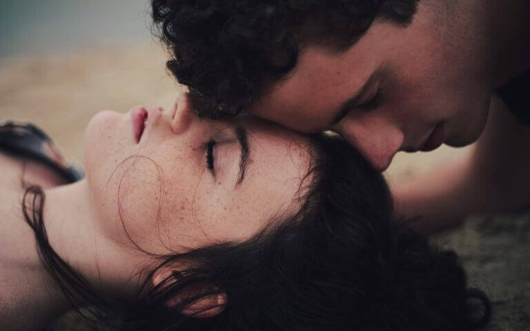 läheisyys parisuhteessa