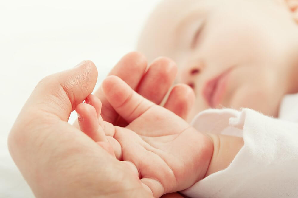 vauvan käsi