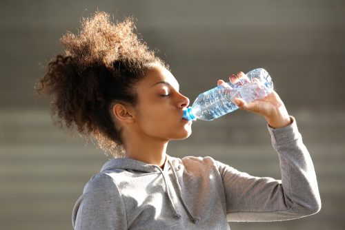 voit ehkäistä ummetusta juomalla tarpeeksi vettä