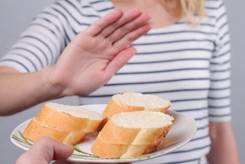 nainen sanoo ei vaalealle leivälle