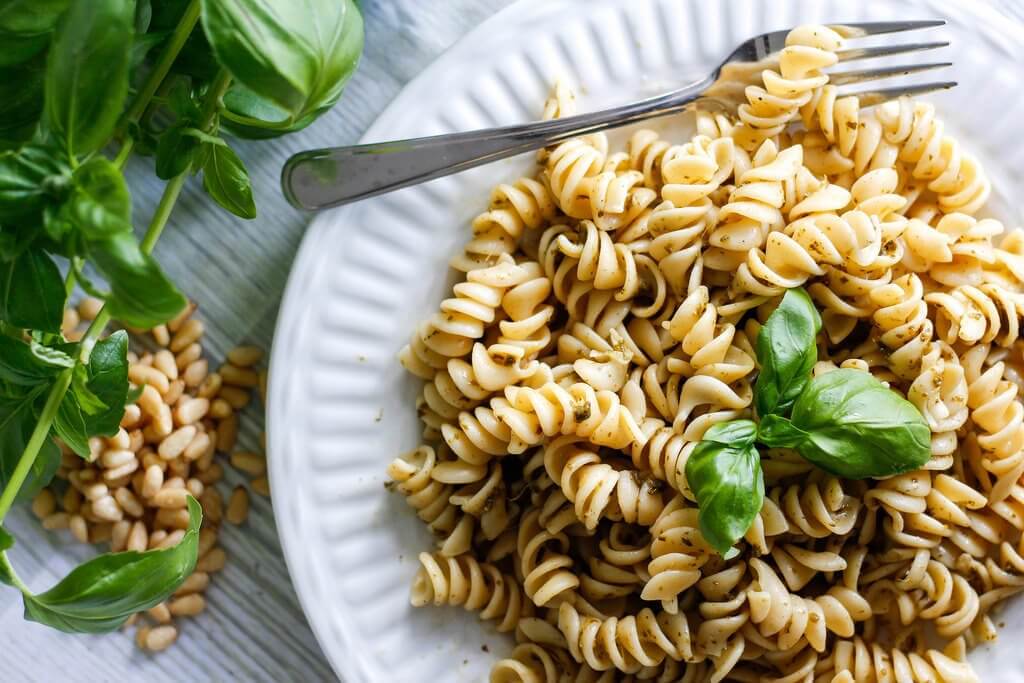 kastike pastalle: pesto-pasta