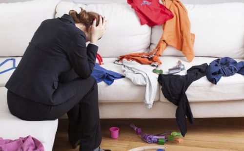 sotkuinen huone häiritsee unta