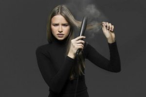 Neljä tapaa suoristaa hiukset ilman suoristusrautaa