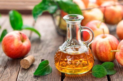 omenaviinietikka poistaa rasvatahrat