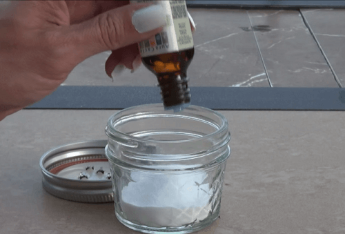 ruokasooda ja teepuuöljy