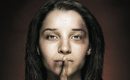 naisiin kohdistuva perheväkivalta