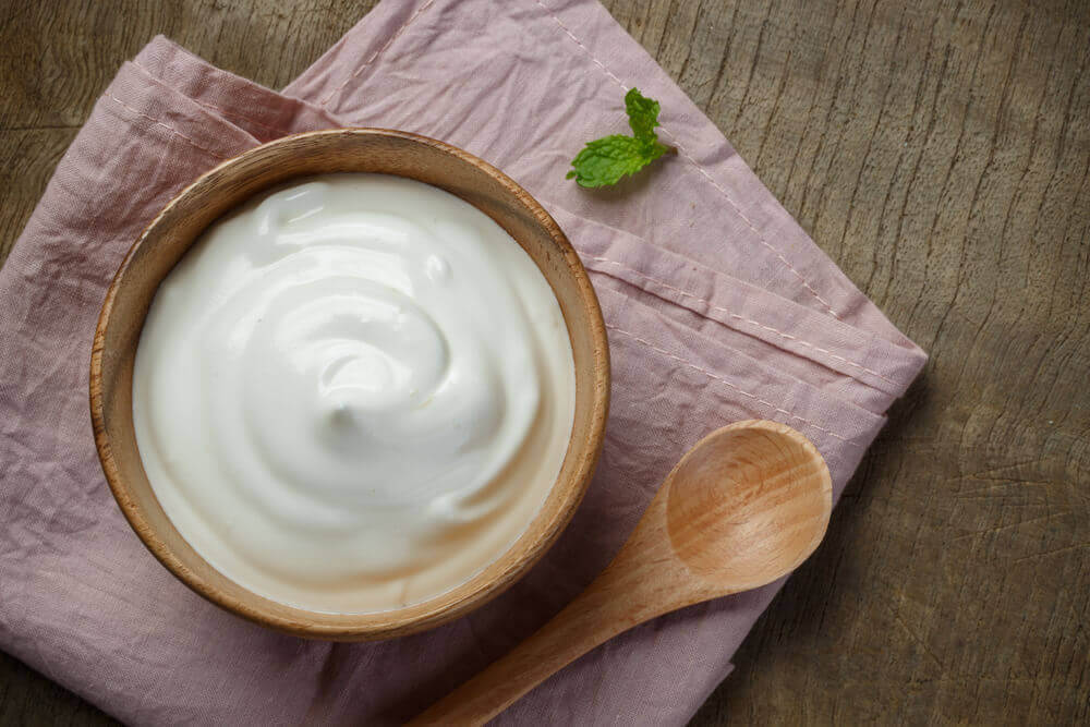 kokeile hiusten terveyttä edistävää hoitoa jogurtista