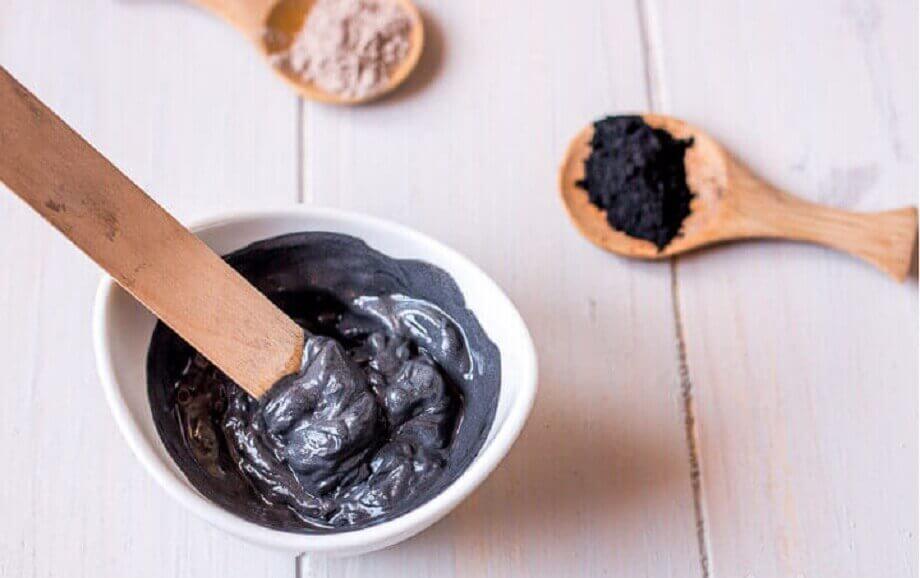 kasvonaamio aktiivihiilestä