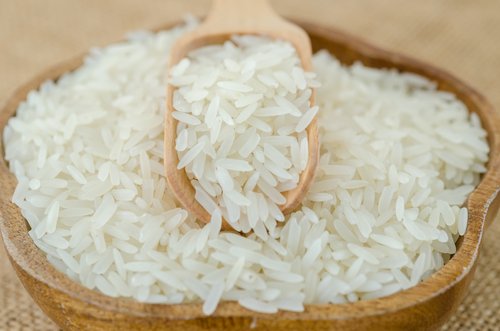 Kuorinta-aineita riisistä iholle