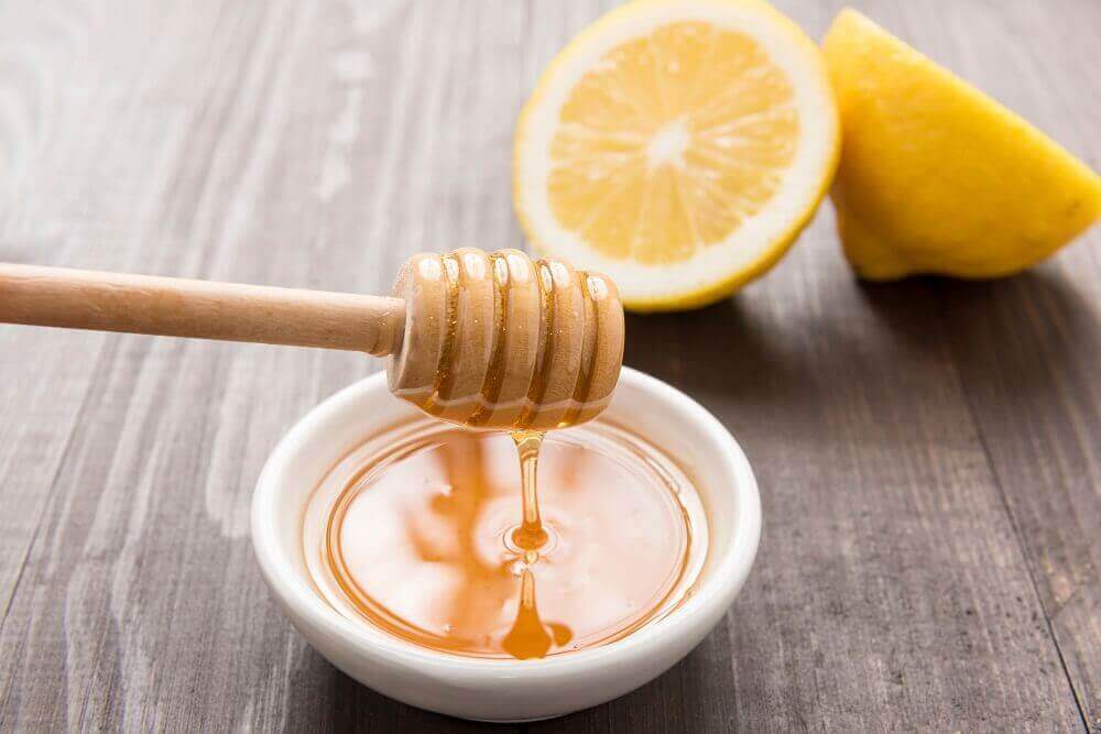 sitruuna ja hunaja sisäänkasvaneiden kynsien hoitoon