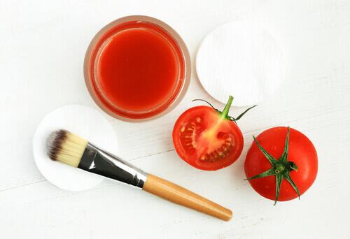tomaatti häivyttää silmäpusseja
