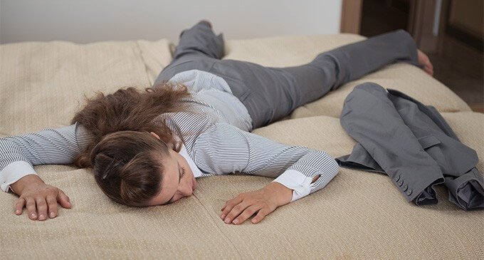 5 iltatottumusta, jotka ehkäisevät väsymystä
